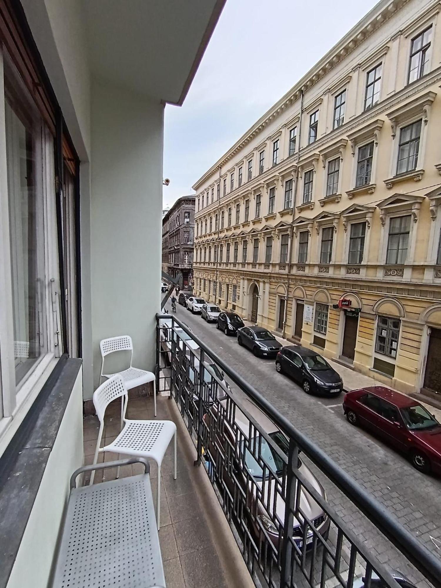 Studio With Terrace In Heart Of The City Boedapest Buitenkant foto